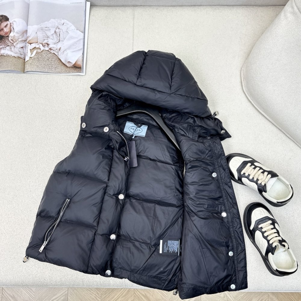 Жилетка на пуху жіноча фото 5