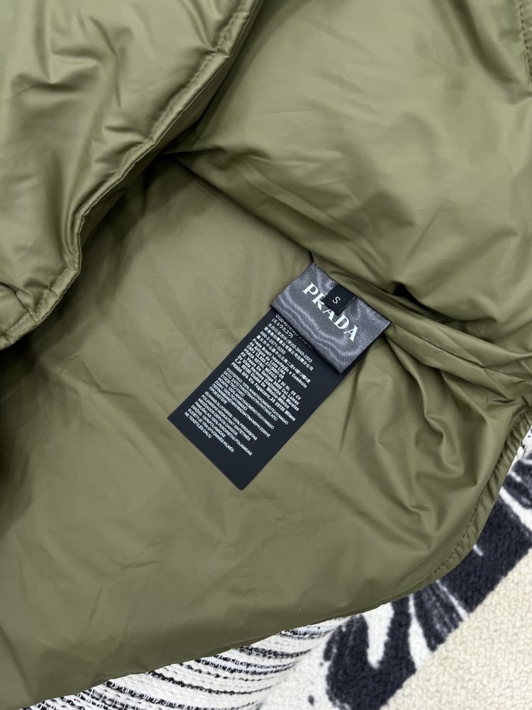 Жилетка на пуху жіноча фото 5