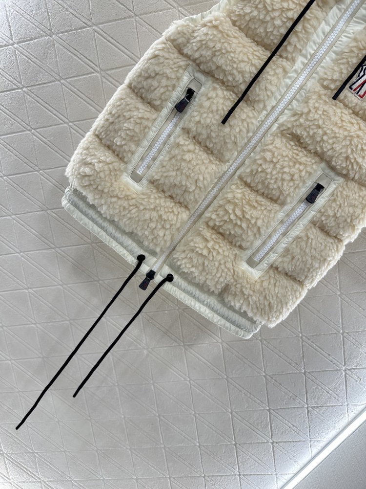 Жилетка на пуху женская фото 5