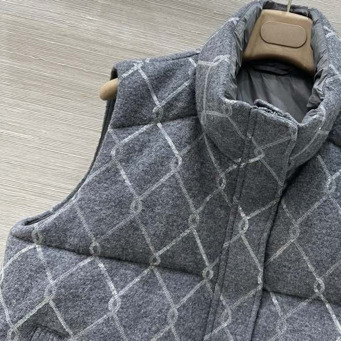 Жилетка на пуху жіноча фото 5