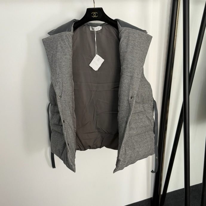 Жилетка на пуху женская фото 5