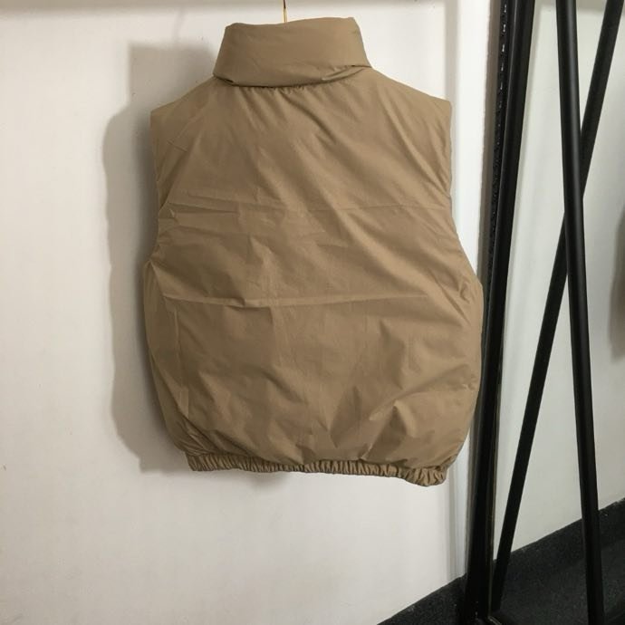 Жилетка на пуху жіноча фото 5