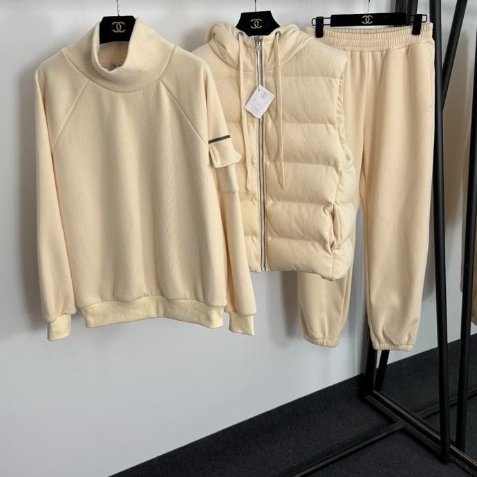 Vest on feathers women's фото 5