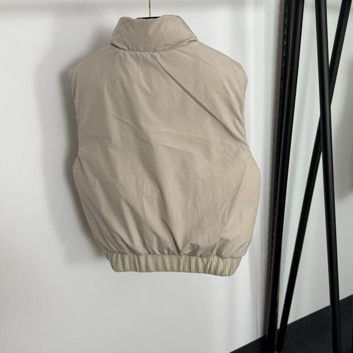 Жилетка на пуху женская фото 6