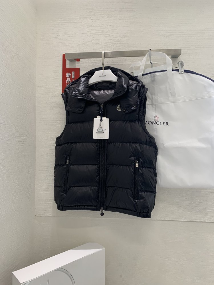 Жилетка на пуху жіноча фото 6