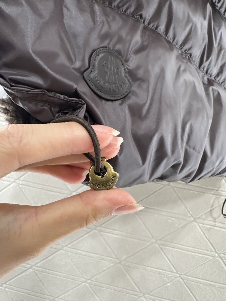 Жилетка на пуху женская фото 6