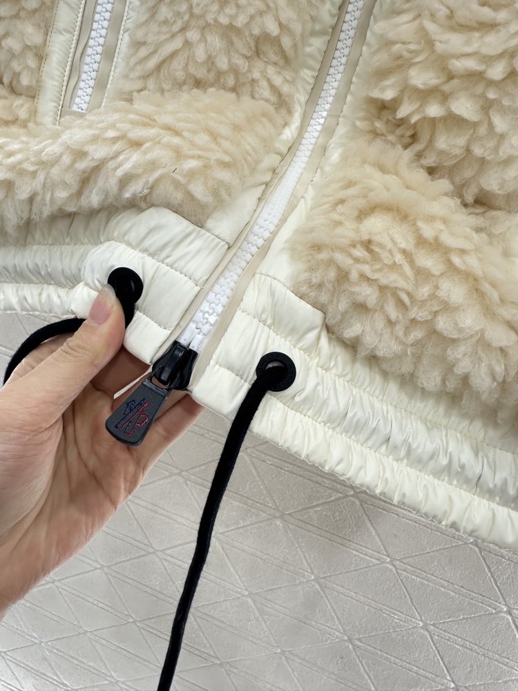 Жилетка на пуху женская фото 6