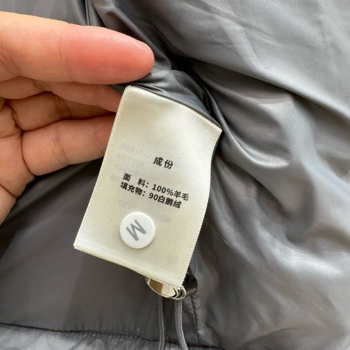 Жилетка на пуху жіноча фото 6