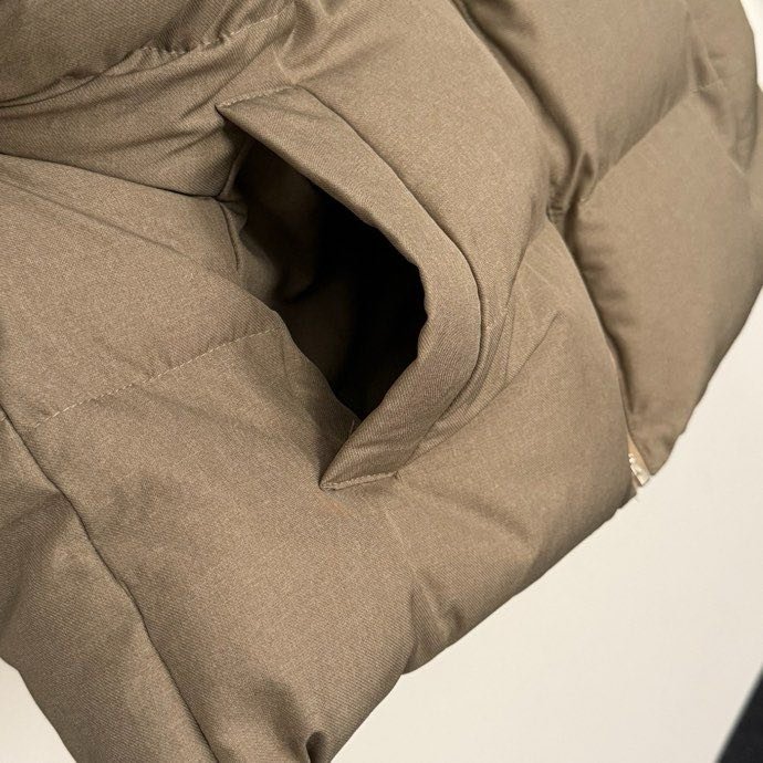 Жилетка на пуху женская фото 6