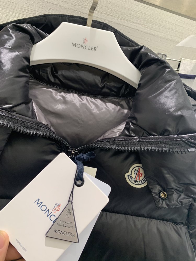 Жилетка на пуху жіноча фото 7