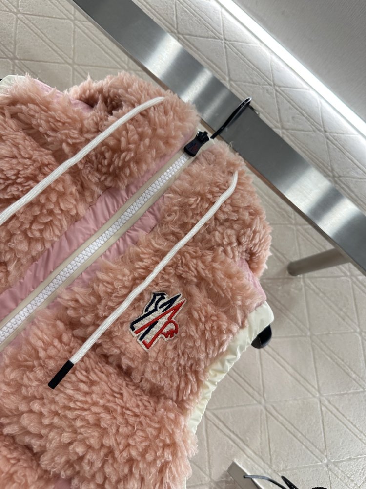 Жилетка на пуху жіноча фото 7