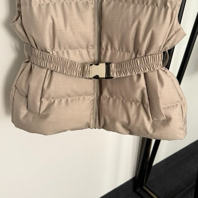 Жилетка на пуху женская фото 7