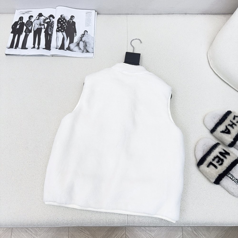 Жилетка на пуху женская фото 8