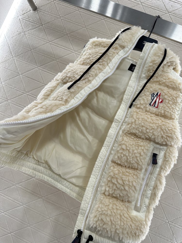 Жилетка на пуху женская фото 8