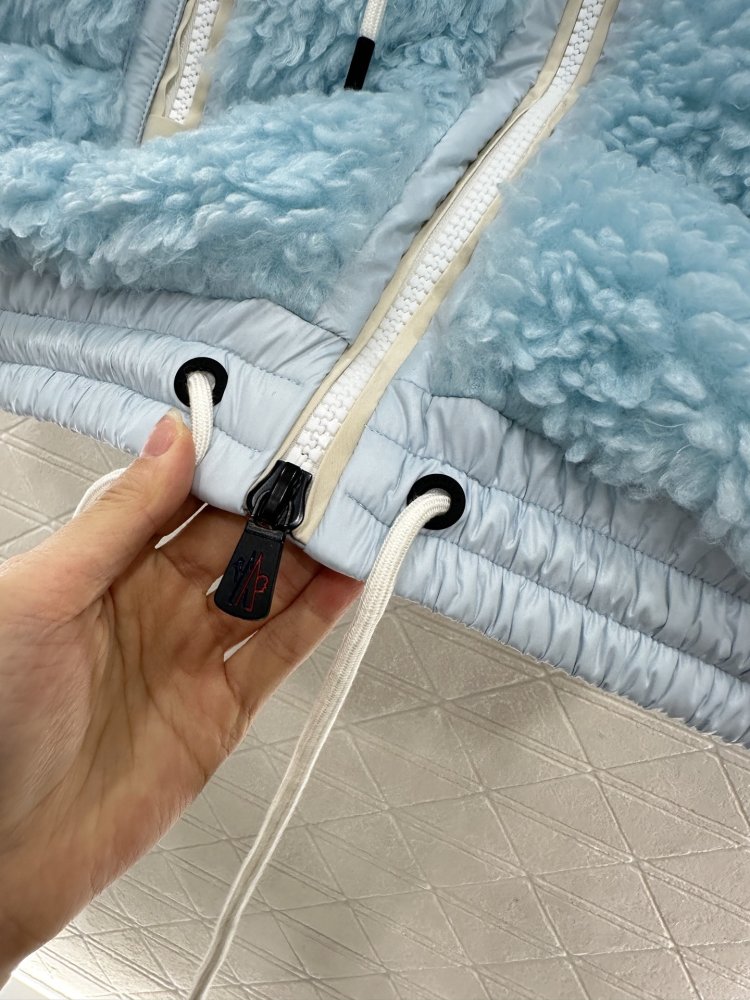 Жилетка на пуху женская фото 8