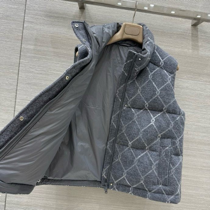 Жилетка на пуху жіноча фото 8