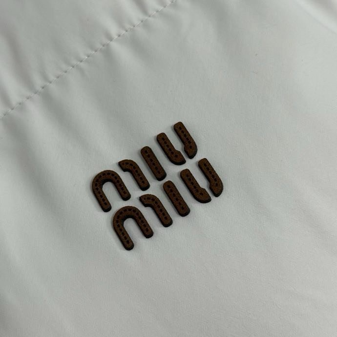 Жилетка на пуху жіноча фото 8