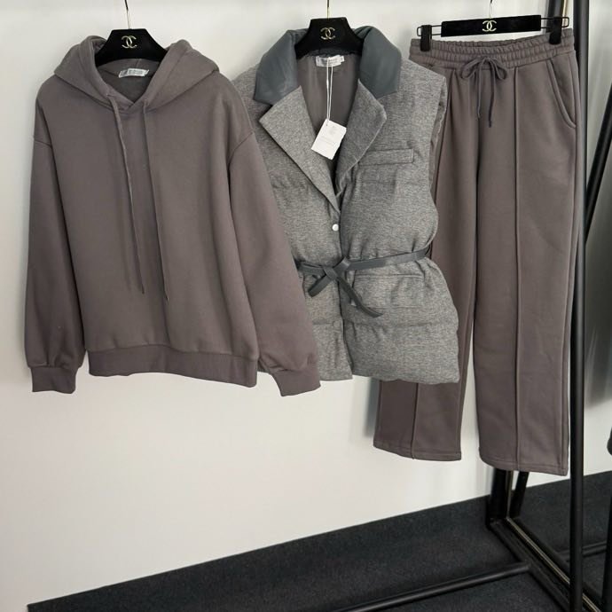 Жилетка на пуху женская фото 8