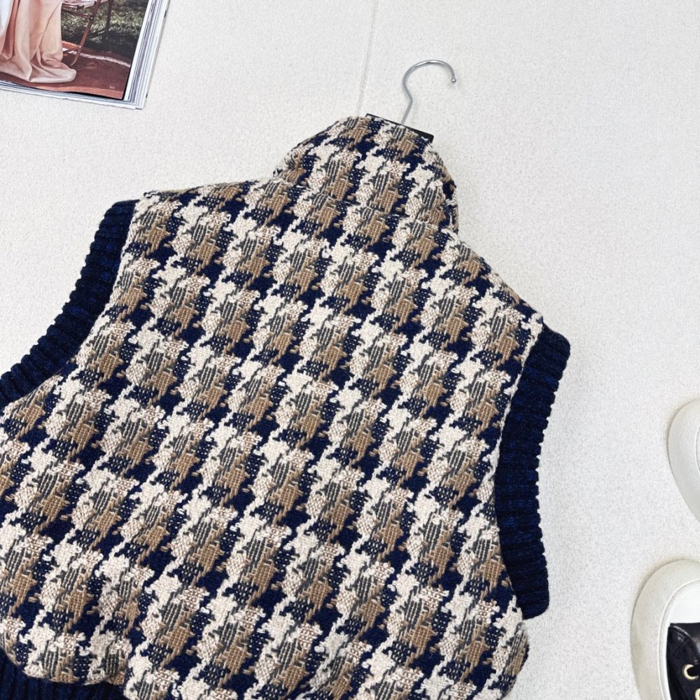 Vest on feathers women's фото 9