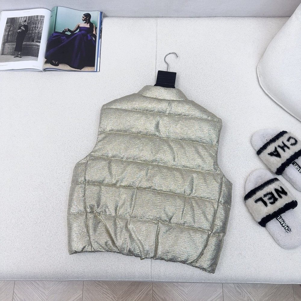 Жилетка на пуху женская фото 9