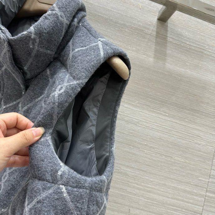 Жилетка на пуху жіноча фото 9