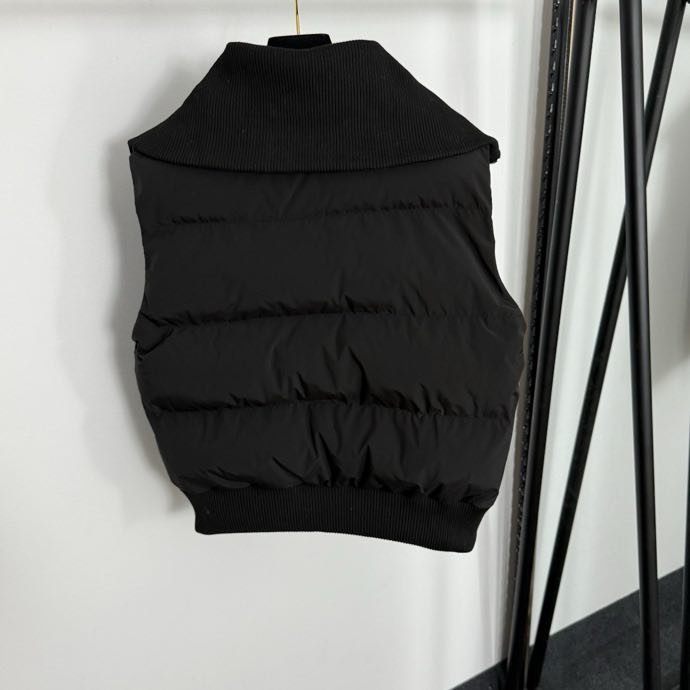 Жилетка на пуху женская фото 9