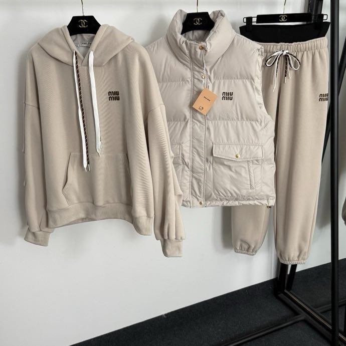 Жилетка на пуху жіноча фото 9