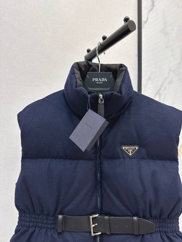 Жилетка пуховик женская фото 7