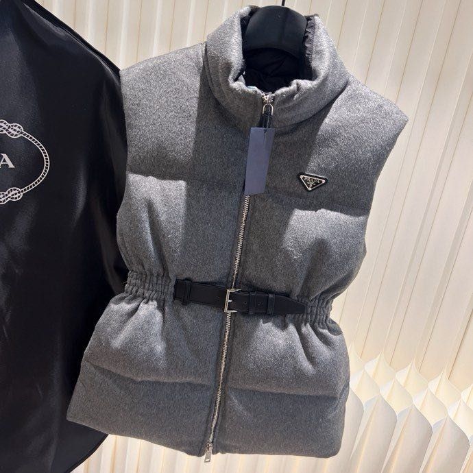 Жилетка женская на пуху с поясом