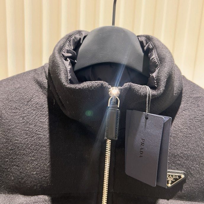 Жилетка женская на пуху с поясом фото 2