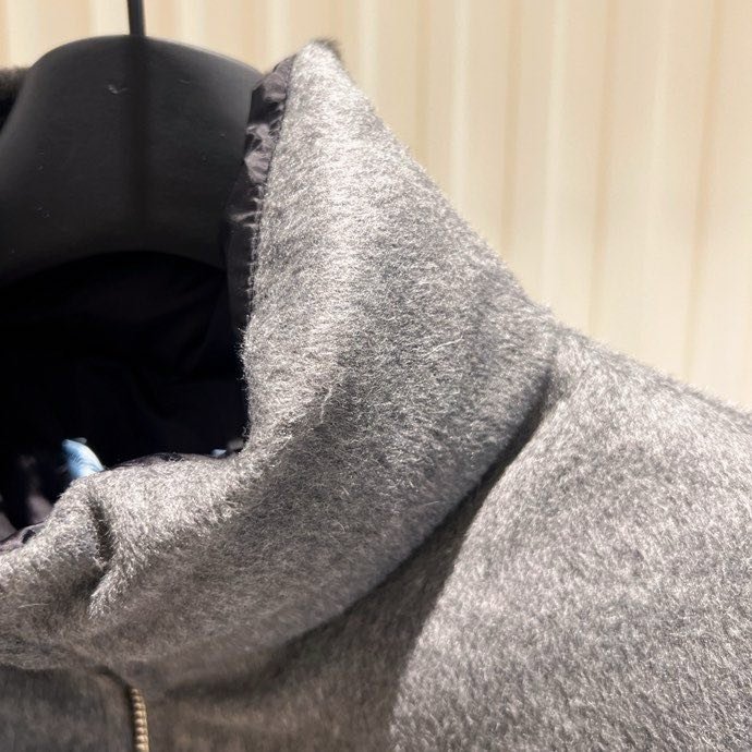 Жилетка женская на пуху с поясом фото 4