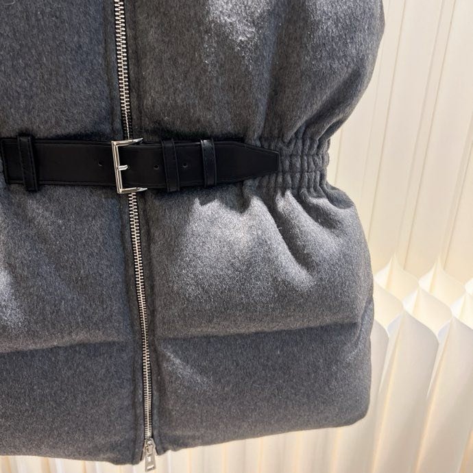 Жилетка женская на пуху с поясом фото 6