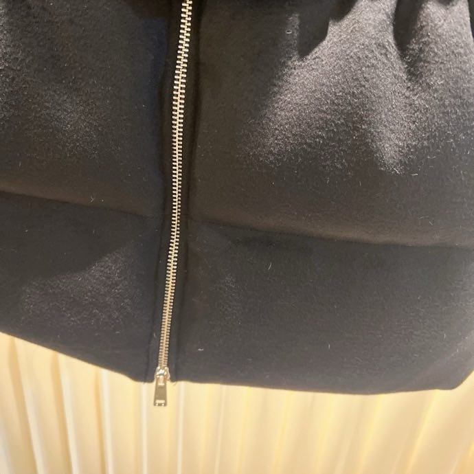 Жилетка женская на пуху с поясом фото 7