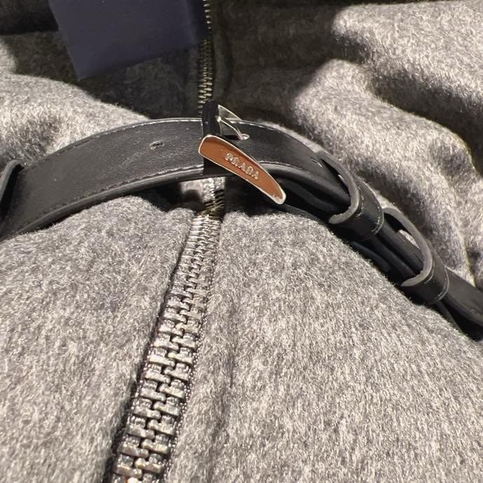 Жилетка женская на пуху с поясом фото 9