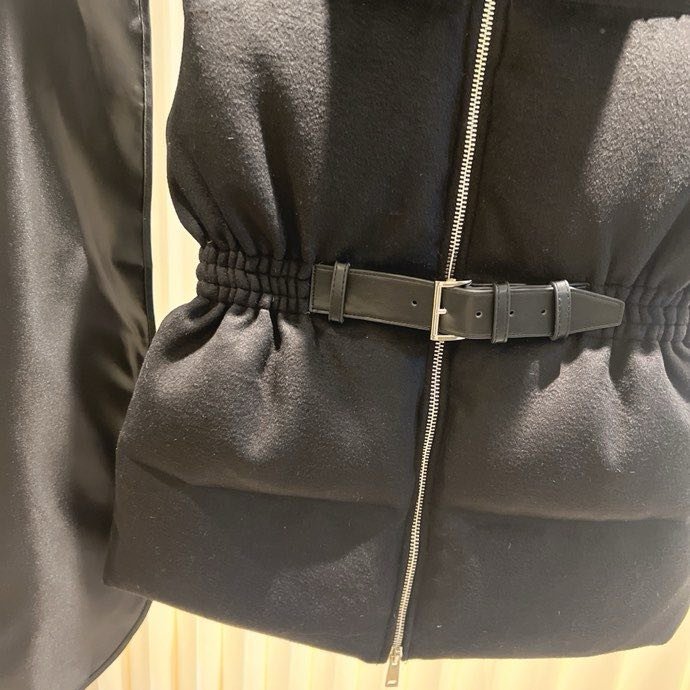 Жилетка женская на пуху с поясом фото 9