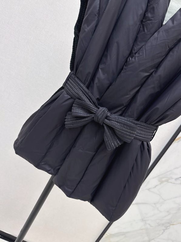 Vest women's on feathers фото 2