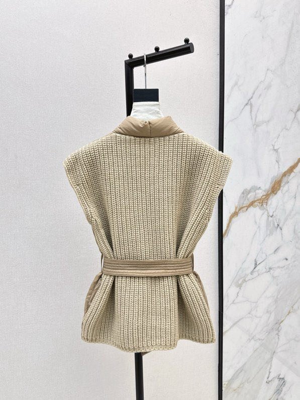 Vest women's on feathers фото 6