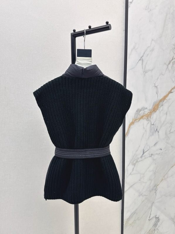 Vest women's on feathers фото 7