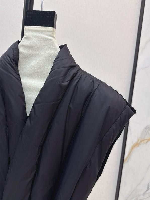 Vest women's on feathers фото 8