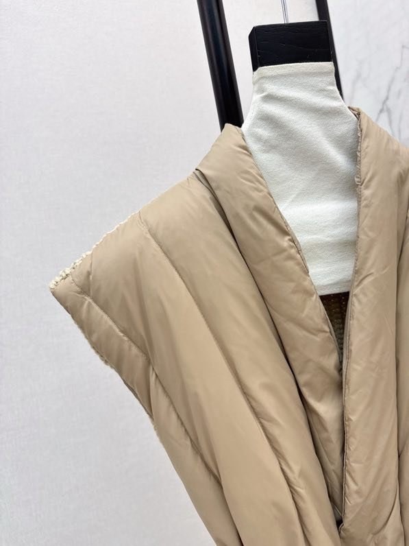 Vest women's on feathers фото 9