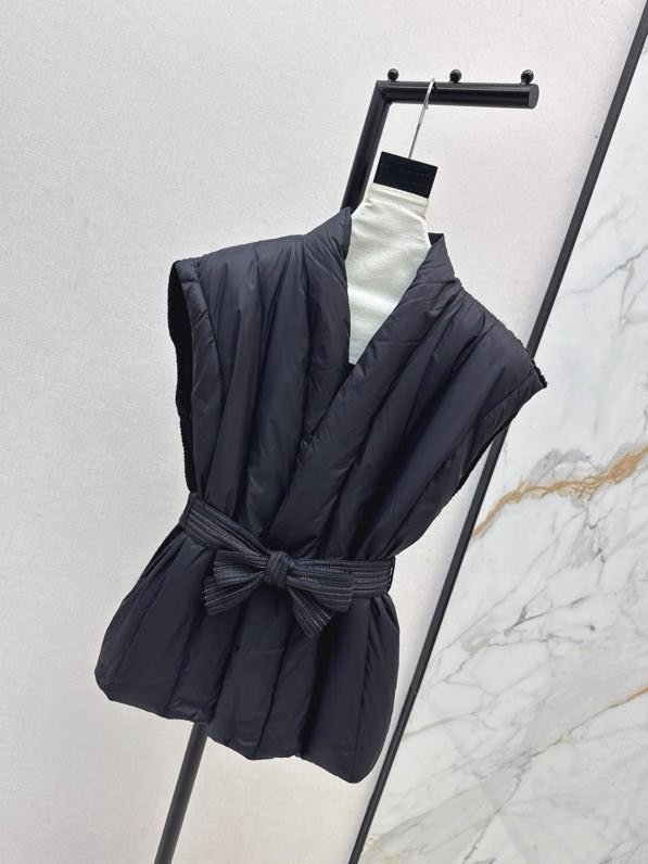 Vest women's on feathers фото 9