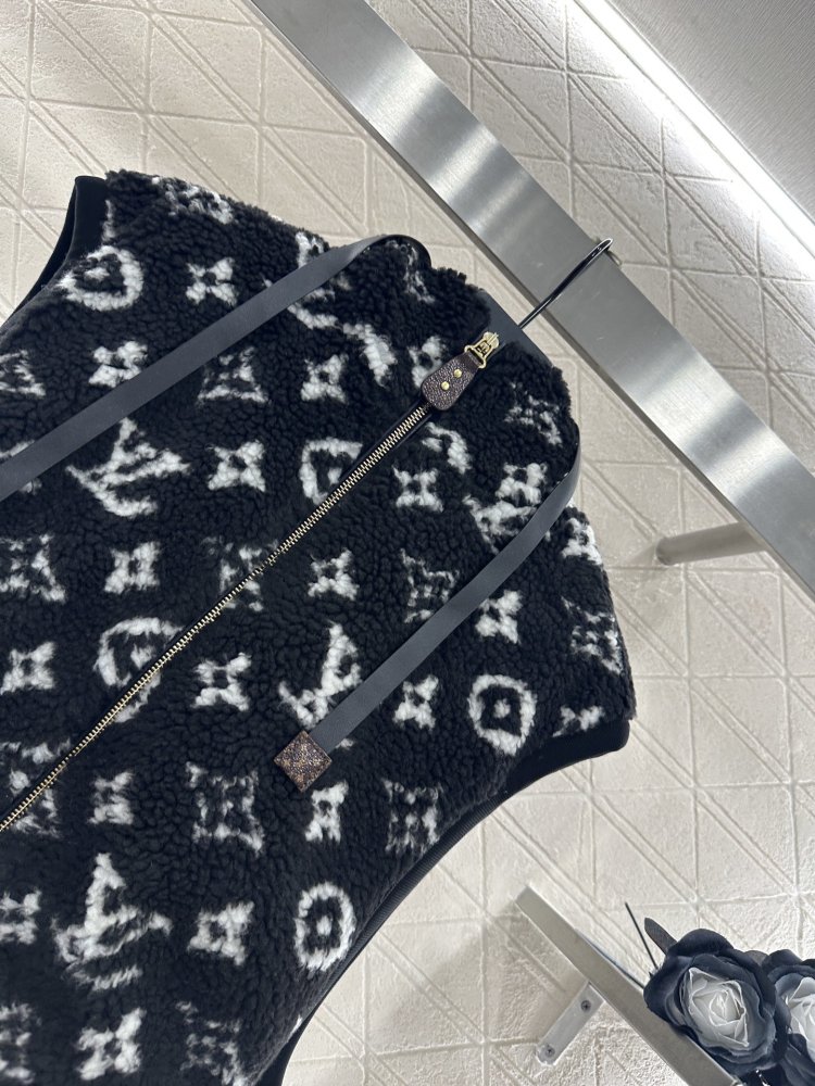 Жилетка женская фото 3