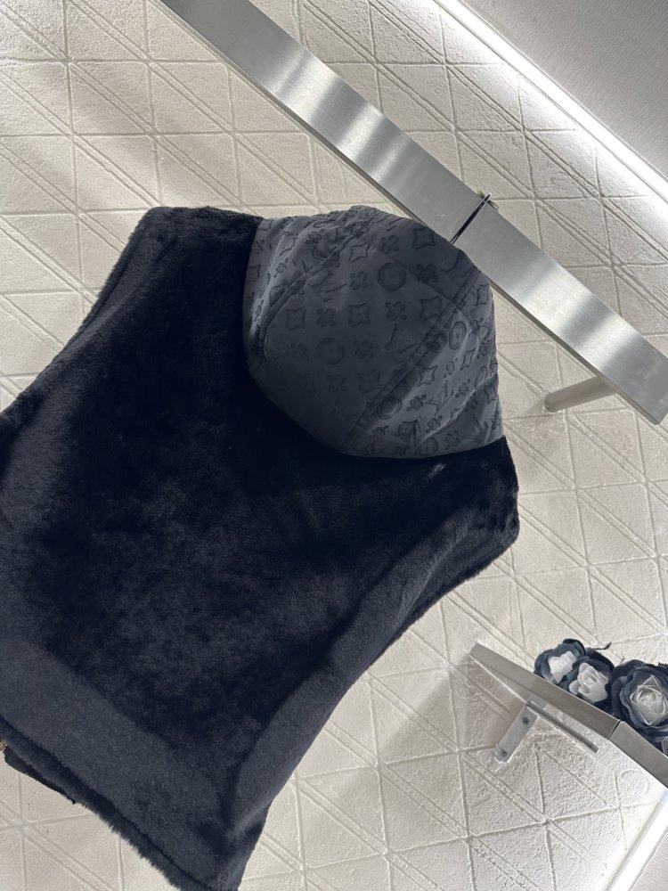 Жилетка женская фото 4