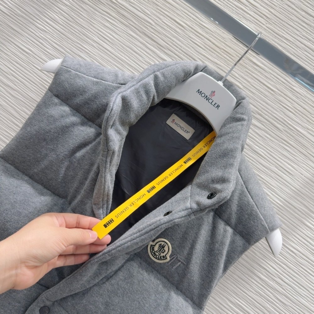 Жилетка жіноча фото 5