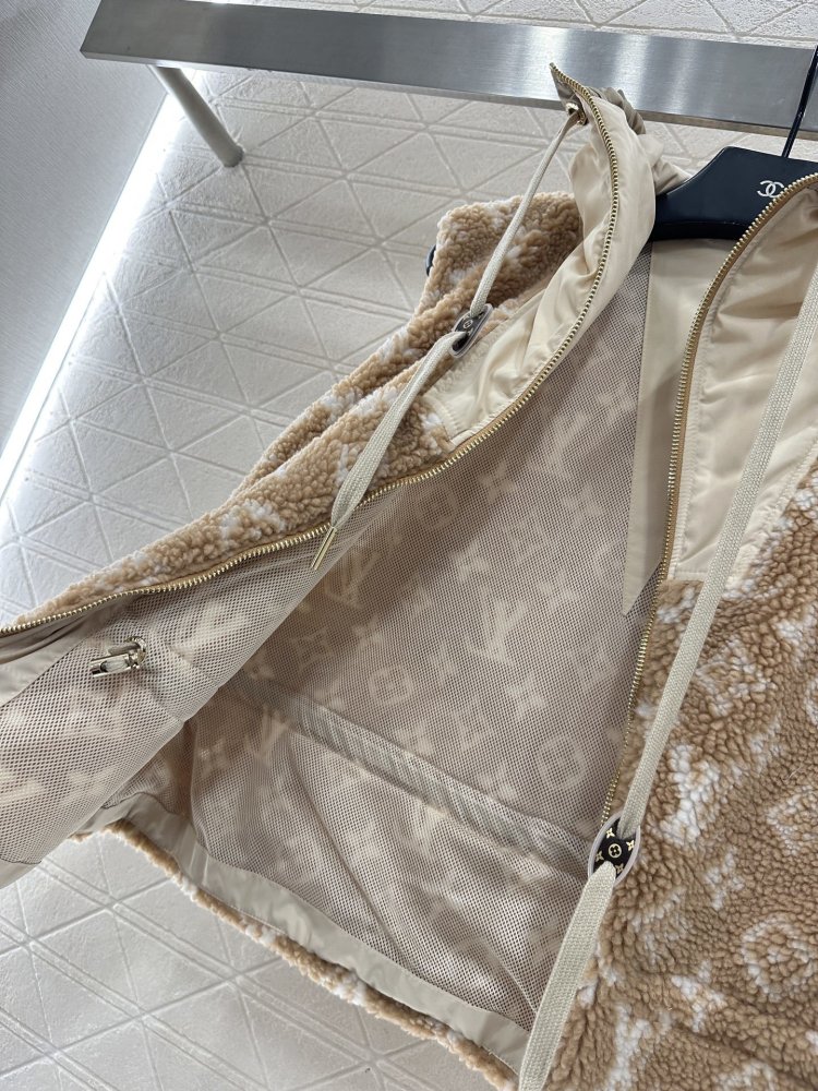 Жилетка женская фото 8