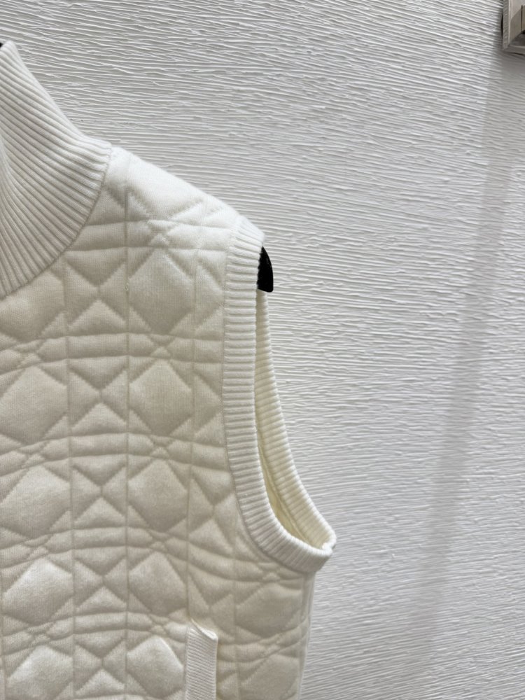 Жилетка фото 5