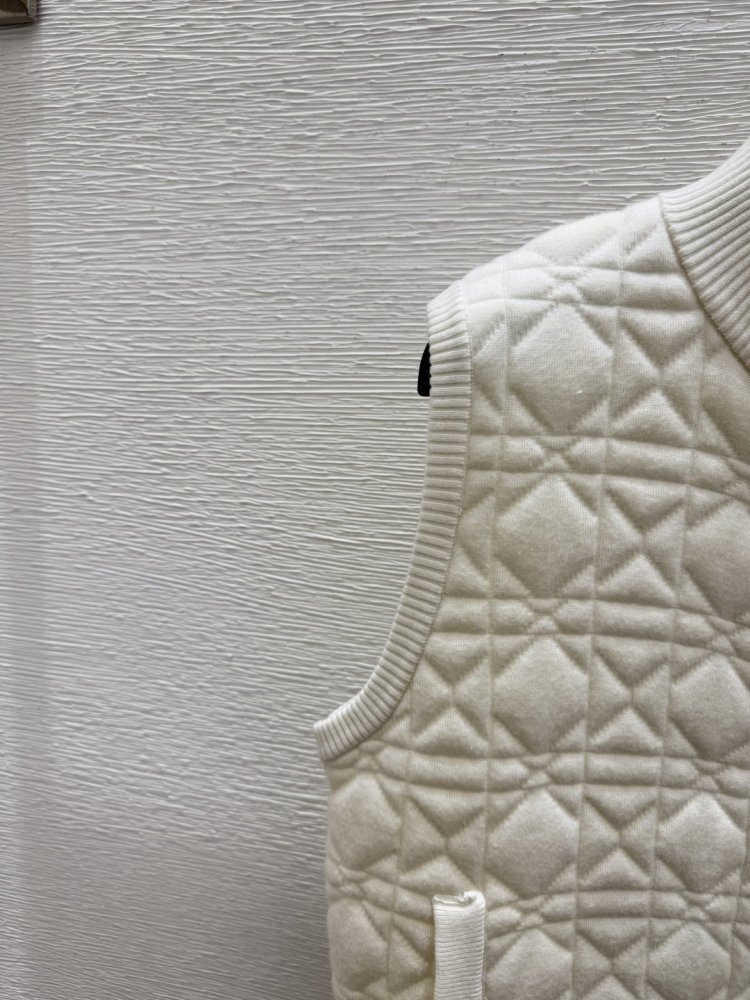 Жилетка фото 6