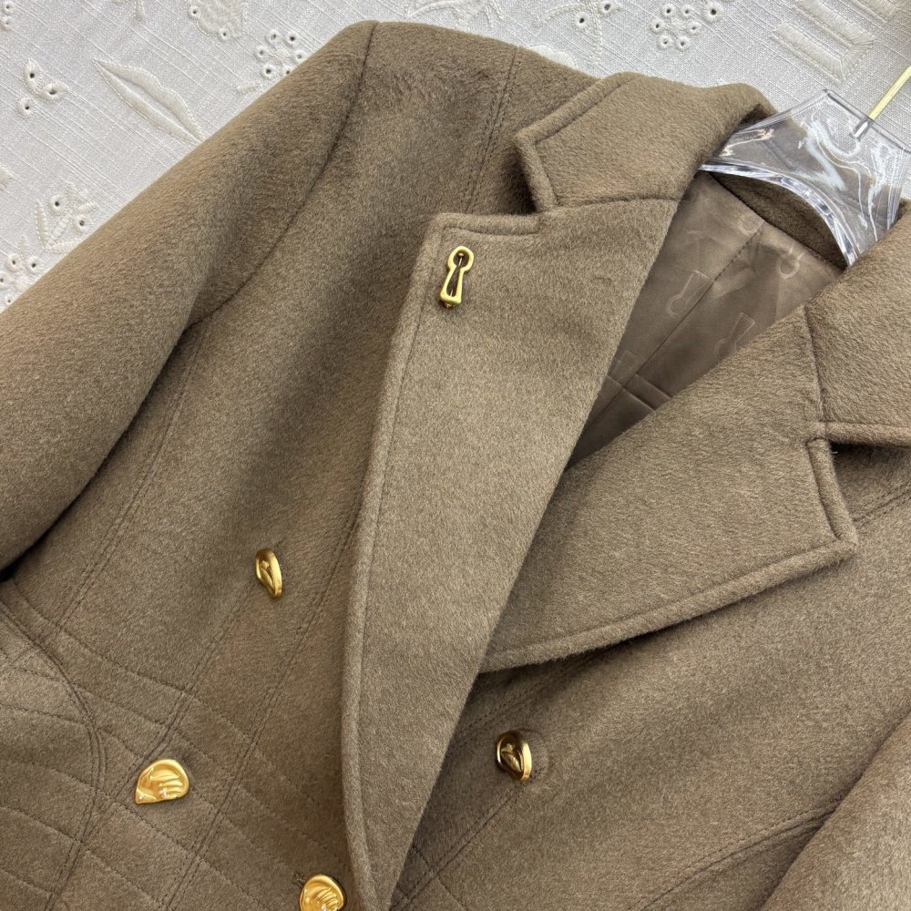 Зимнее шерстяное пальто оливково зелёного цвета фото 3