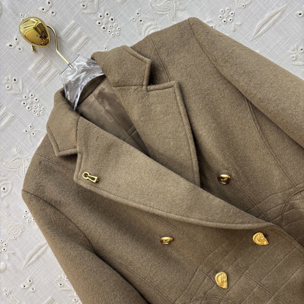 Зимнее шерстяное пальто оливково зелёного цвета фото 4