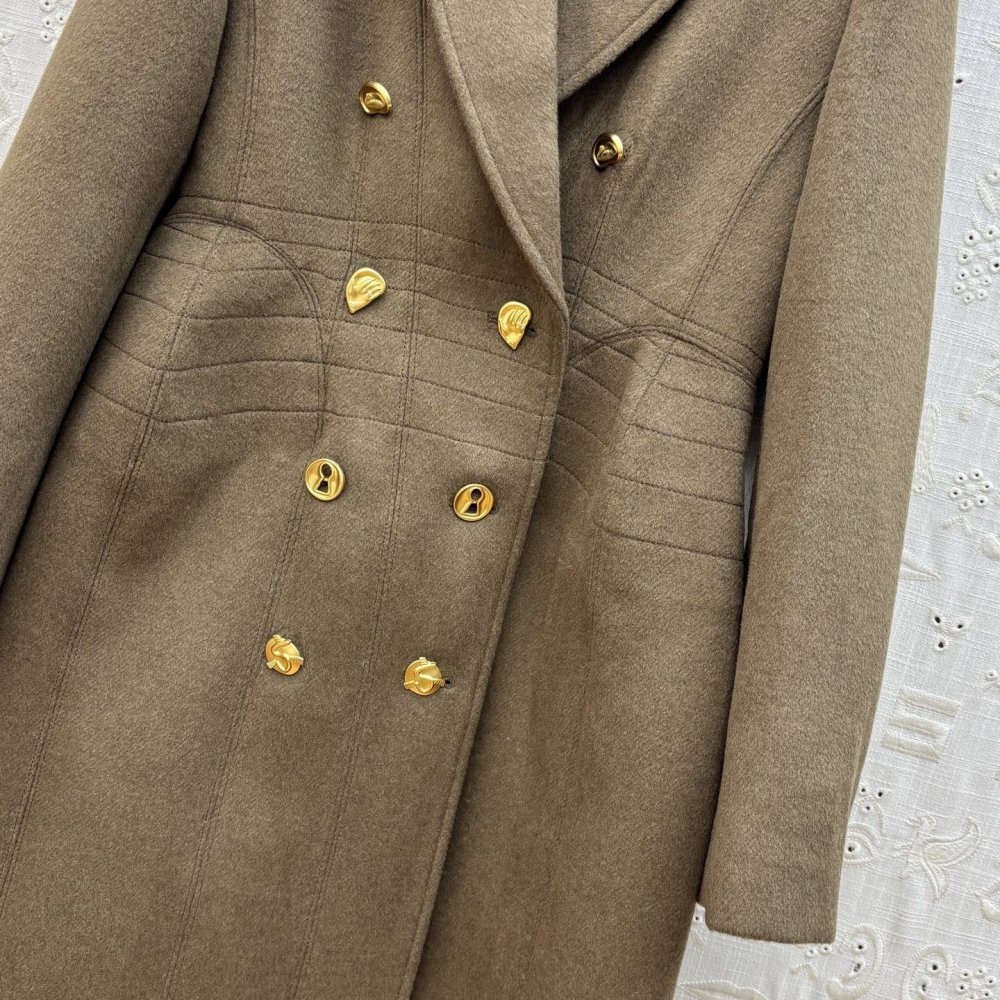 Зимнее шерстяное пальто оливково зелёного цвета фото 6